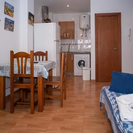Tranquilos Con Aparcamiento Y Cerca De Las Playas De Conil - Es-180-33 *